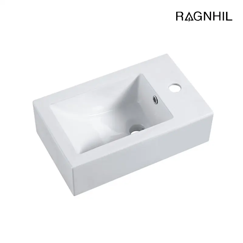 Apartment Bathroom Small Co...
